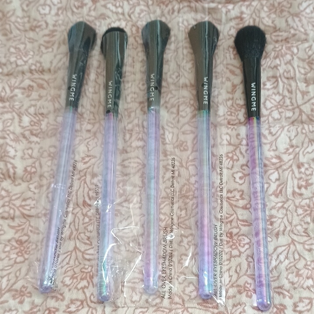Wingme Eye Shadow Brush - 1 Pc